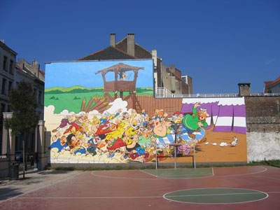 Uderzo inaugure une peinture murale d'Astérix à Bruxelles