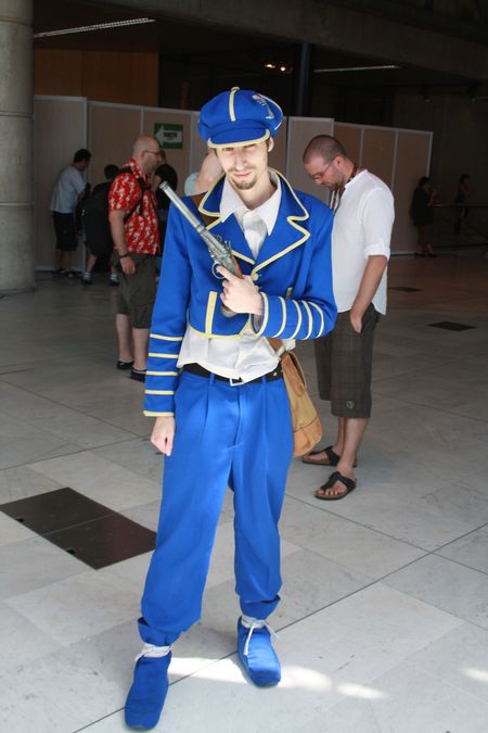 letter bee cosplay. Ce cosplayeur Letter Bee