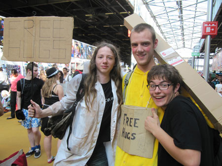 Free Hugs en série à Japan Expo 2013