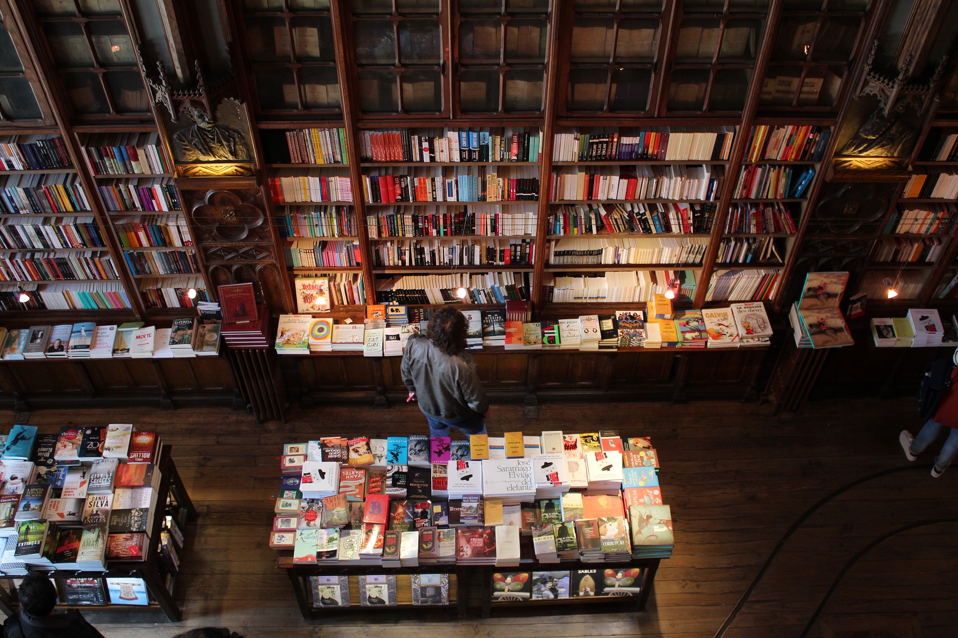 « Laissez nos librairies ouvertes ! » supplient les professionnels de l'édition