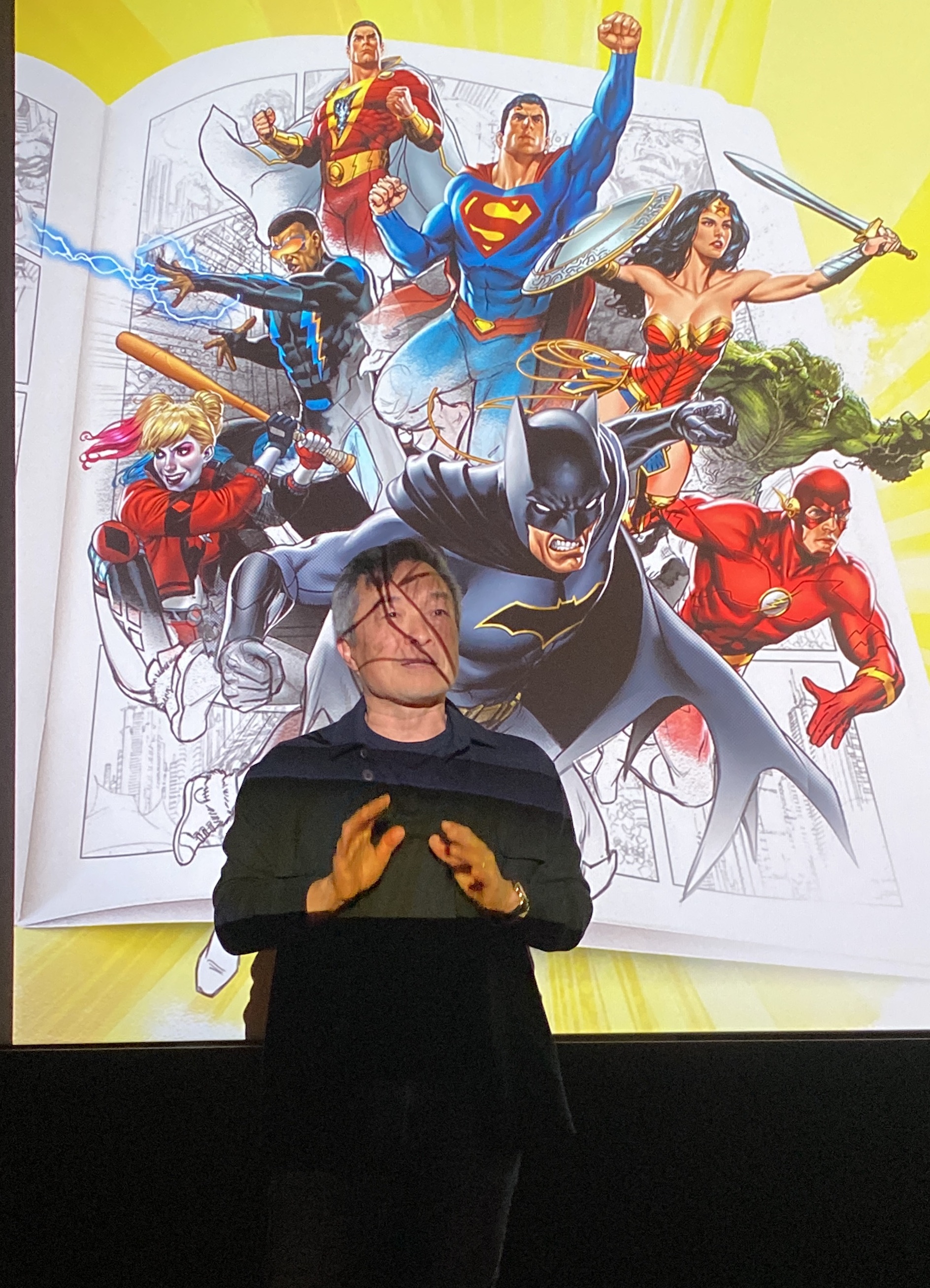 Dargaud - Batman enlaçant Catwoman ne manque pas de garder un œil sur  Gotham City, ville qu'il défend corps et âme... Sérigraphie by Marini -  Tirage limité à 399 exemplaires, numérotés et, image size:1888x2615