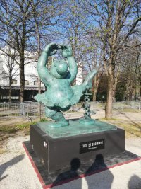 Vingt statues de bronze du Chat sur les Champs-Élysées !