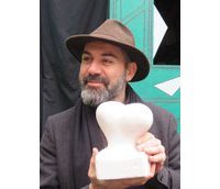 Kianoush, troisième lauréat du "Prix Couilles au Cul."
