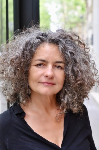 Valérie Igounet ("Crayon noir - L'Histoire d'un prof") : « Raconter, c'est empêcher que la mort ait le dernier mot » [INTERVIEW]