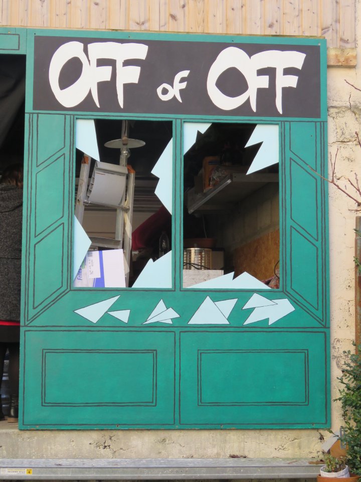 Le Bar du Off of Off, square Wolinski